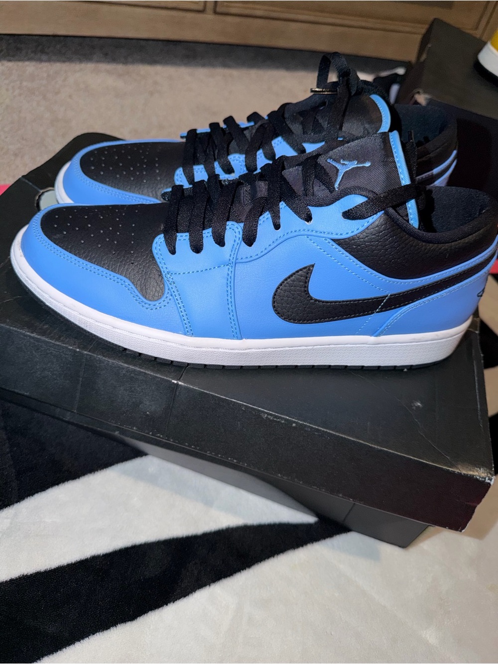 Nike Air Jordan 1 Low - Black/University Blue - Picture 4 of 5